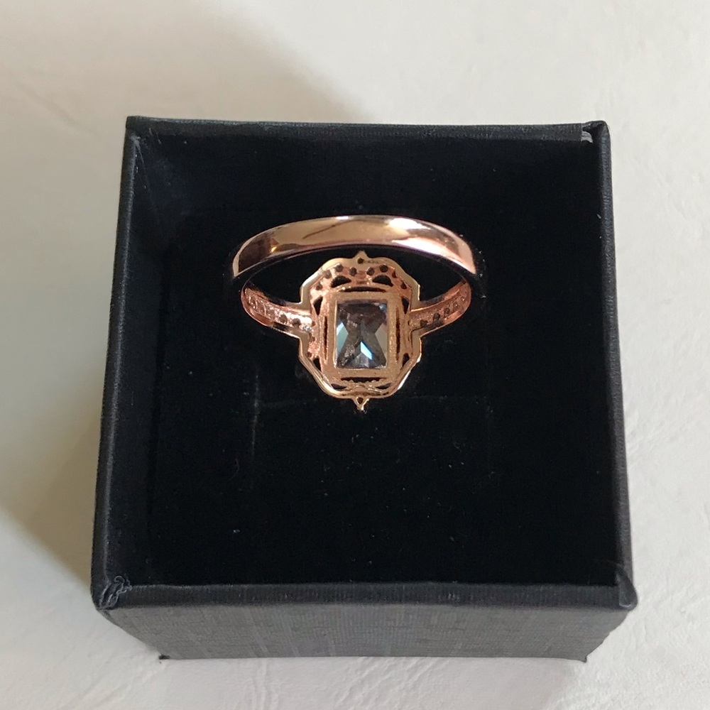 Rectangle cut vintage inspired rose gold ring. - Picture 4 of 5